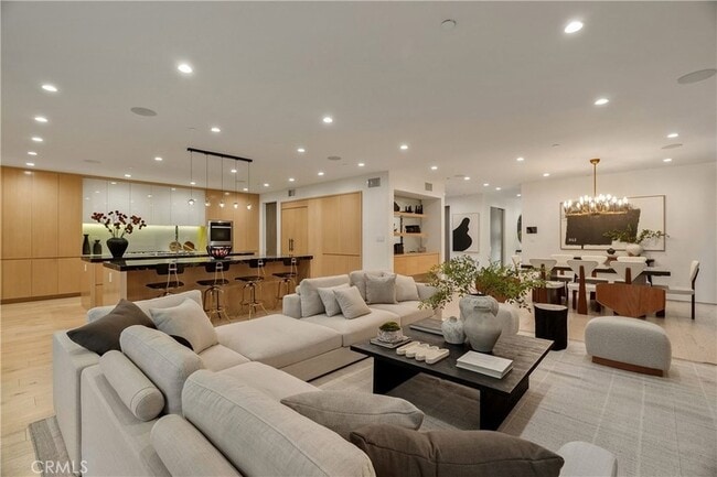 Building Photo - 4242 Vantage Ave