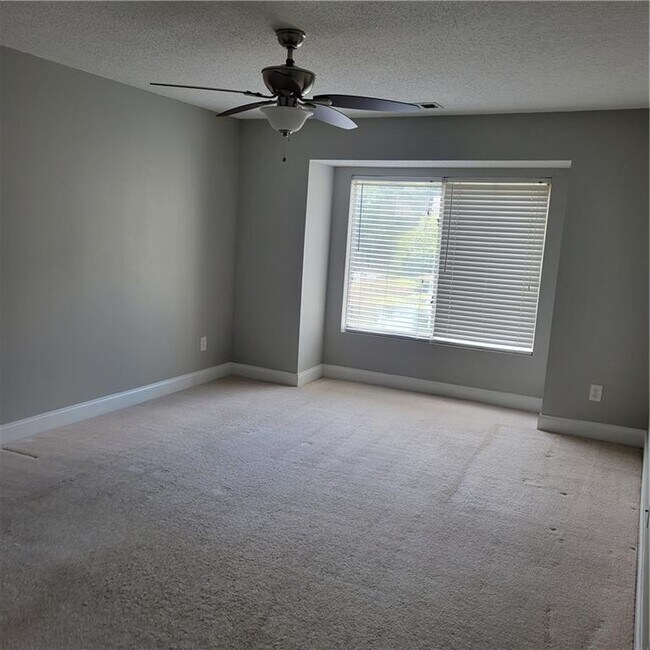 Building Photo - 62 Rumson Ct