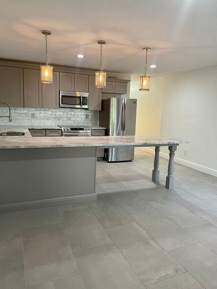 Building Photo - 1001 E Pine St