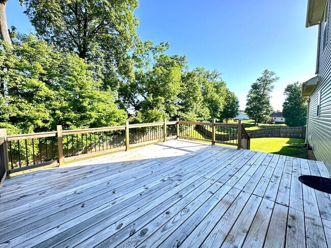 Building Photo - Spacious 3-Bedroom Home with Fenced Yard & Garage!