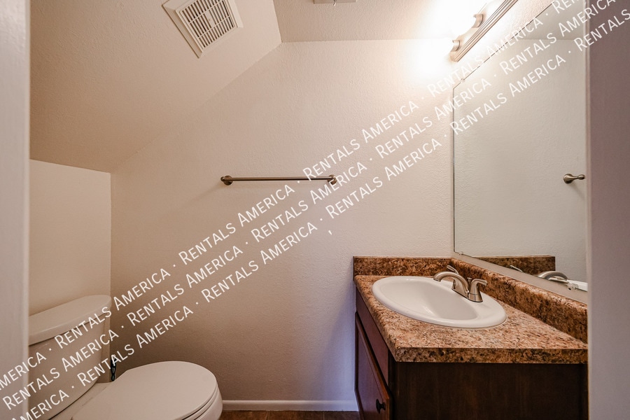 Building Photo - 8548 E Belleview St