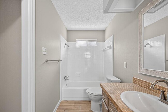Building Photo - 16019 Parksley Dr
