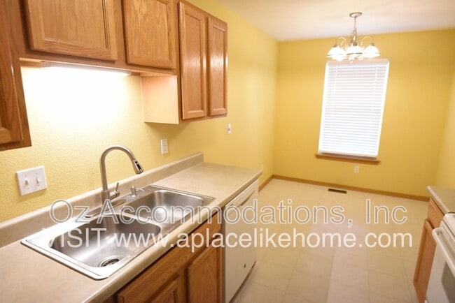 Building Photo - 8626 N Cleveland Ln