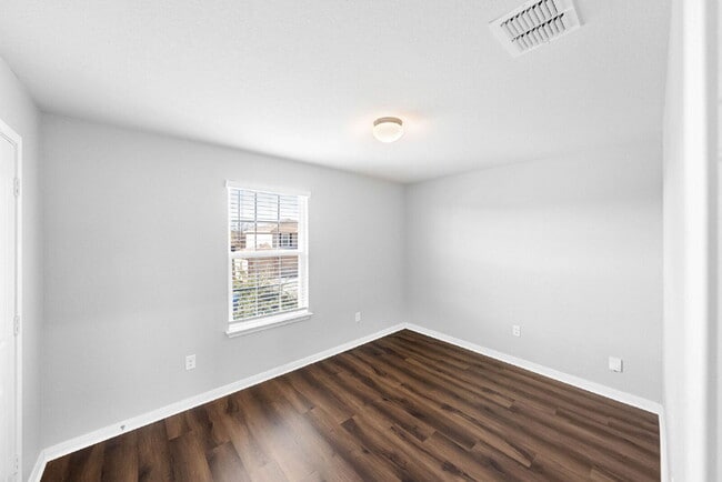 Building Photo - Modern Comfort Meets Everyday Living in This Beautifully Updated Two Story Home for Rent