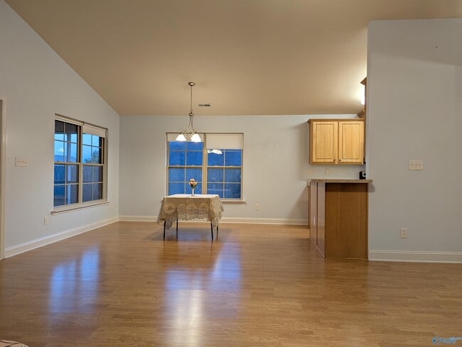 Building Photo - 102 Acacia Trail Dr