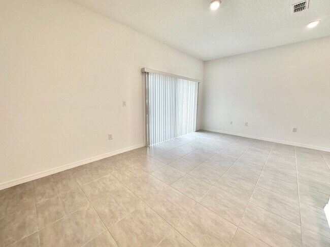 Building Photo - Stylish 3Bedrooms 2.5Bath townhome-living ...