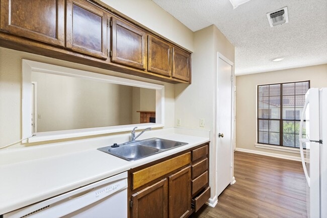Building Photo - 2255 Thousand Oaks Dr