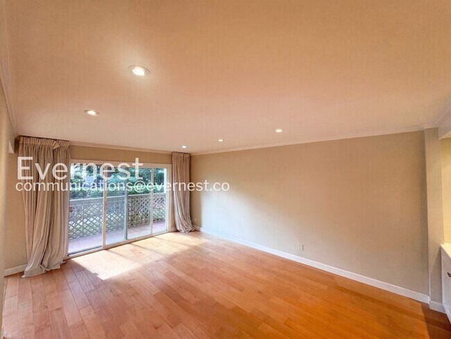 Building Photo - 320 N Civic Dr