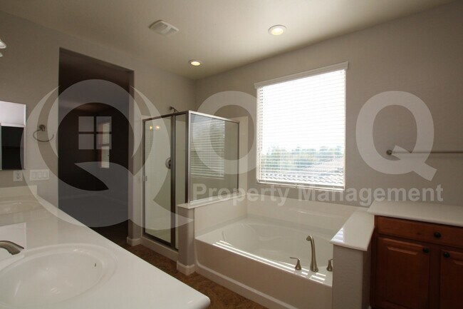 Building Photo - 1161 E Furness Dr