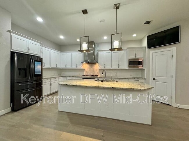 Building Photo - 6726 DeLeon St