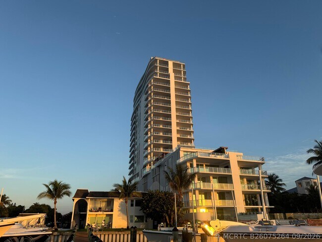 Building Photo - 4700 N Flagler Dr