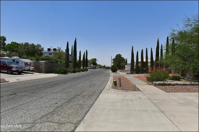Building Photo - 695 Bluff Canyon Cir
