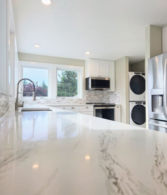 Building Photo - Newly Remodeled 2 Bedroom Home & ADU For R...
