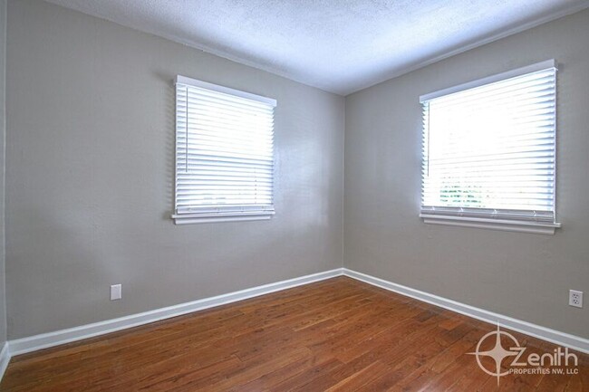 Building Photo - 308 NW 45th St