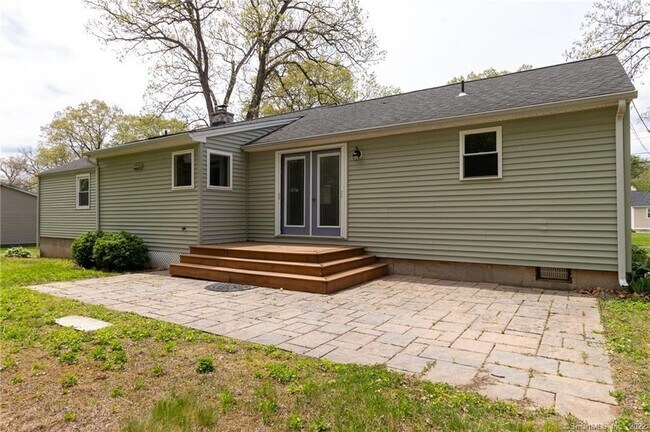 Building Photo - 10 Tanglewood Rd