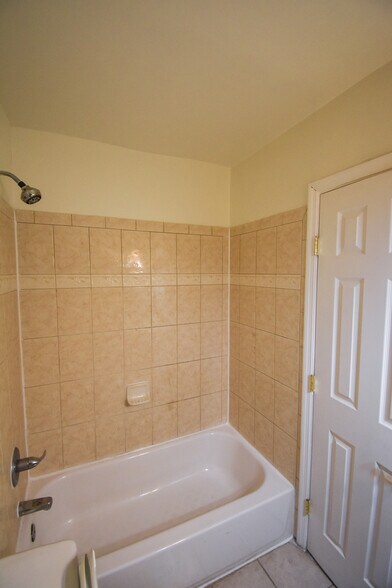 Building Photo - 13 S St NE