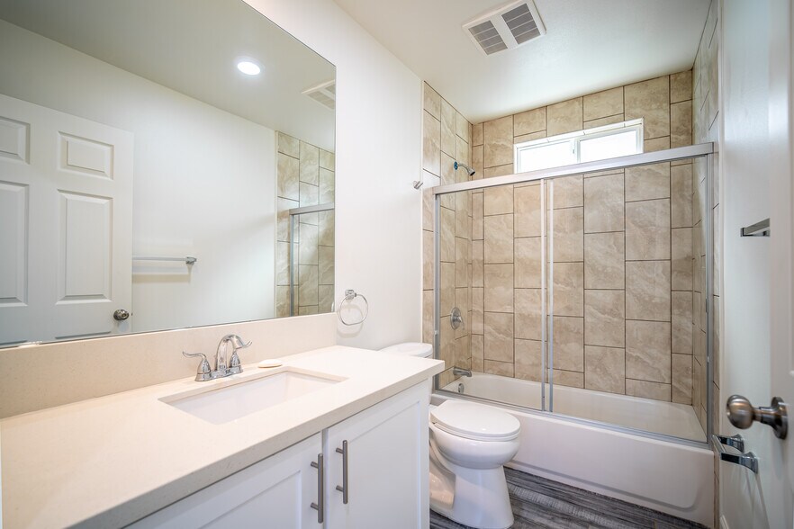 Building Photo - 3553 Sabina St