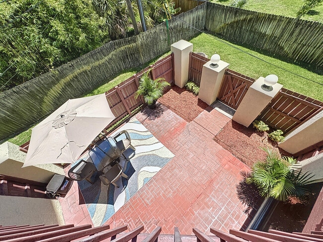 Building Photo - 2577 S Park Ave