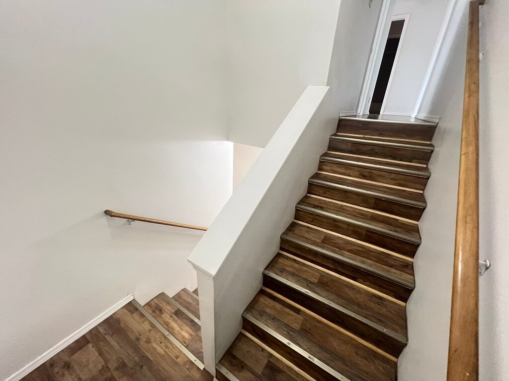 Building Photo - 10610 W Hinsdale St