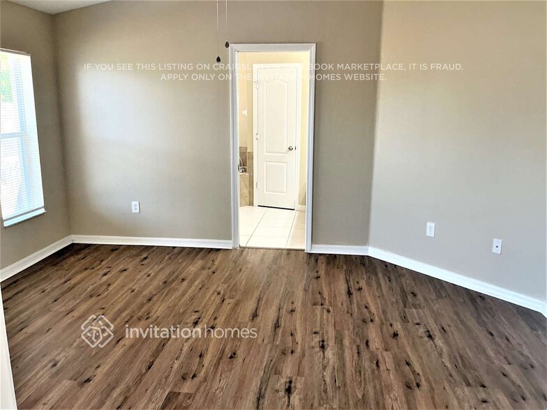 Building Photo - 8128 Alamosa Wood Ave