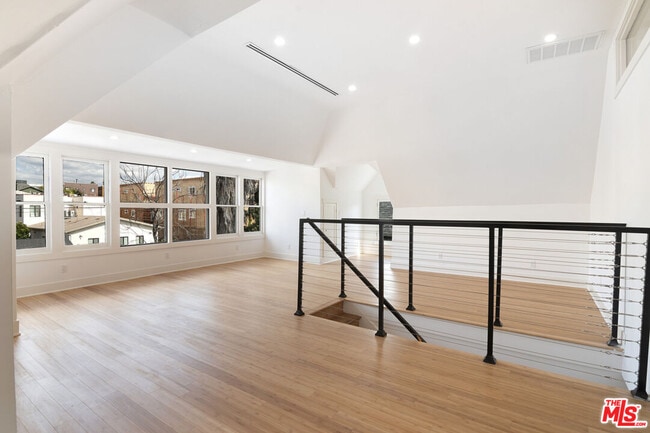 Building Photo - 2507 1st St
