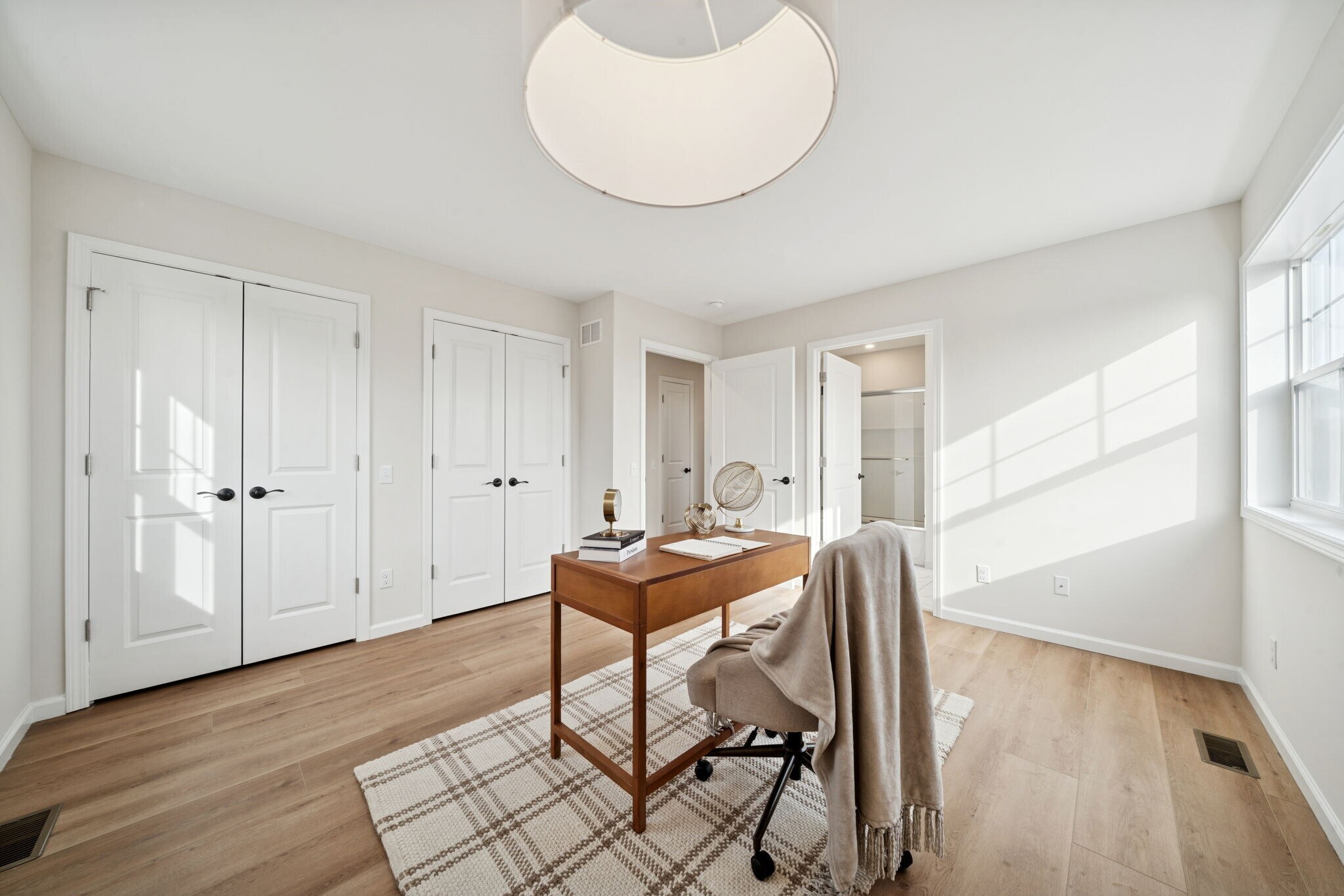 Building Photo - 2219 Lebanon Dr