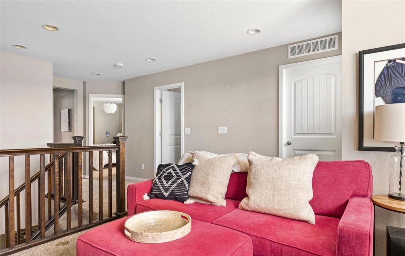 Building Photo - 9977 Hough Pt