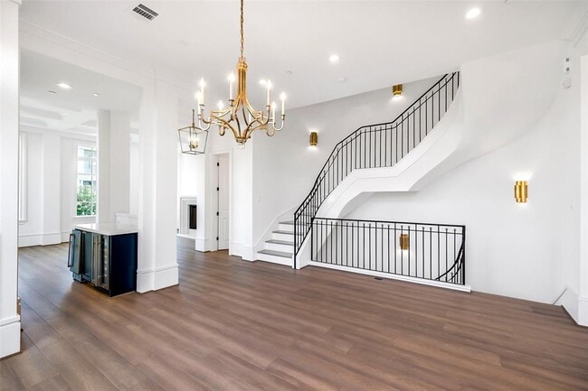 Building Photo - 39 Crain Sq Blvd
