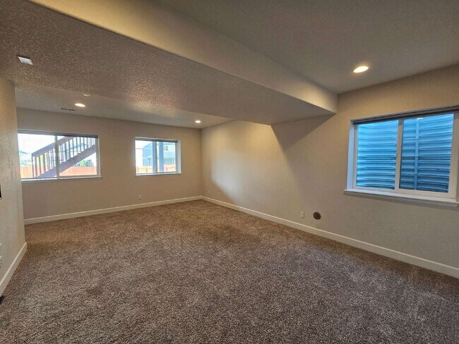 Building Photo - 1385 Castle Creek Cir