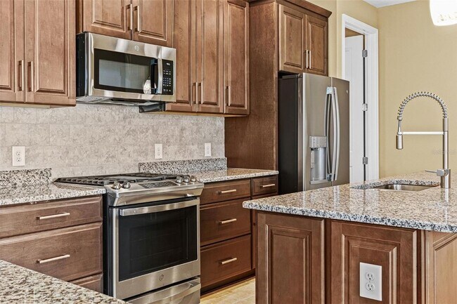 Building Photo - 10112 Lake Wales Cir