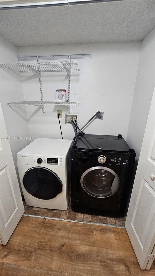 Building Photo - 801 Lyons Rd