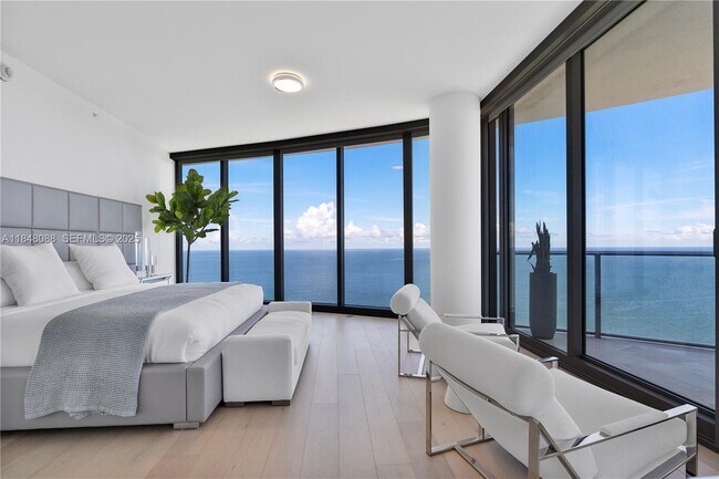 Building Photo - 15701 Collins Ave