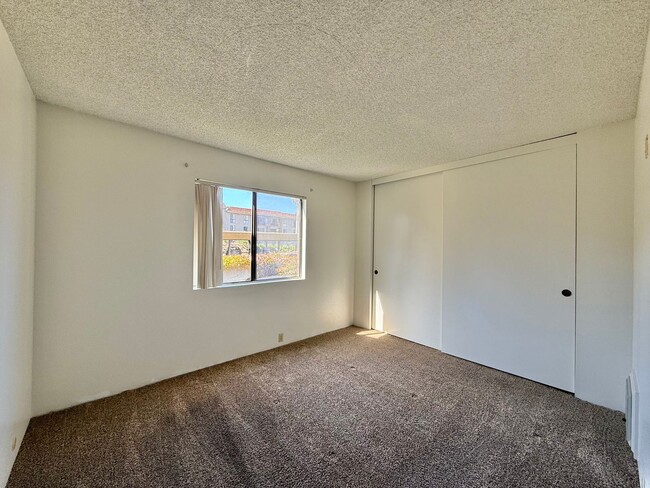 Building Photo - Spacious 2 Bedroom Condo Near Mission Valley!