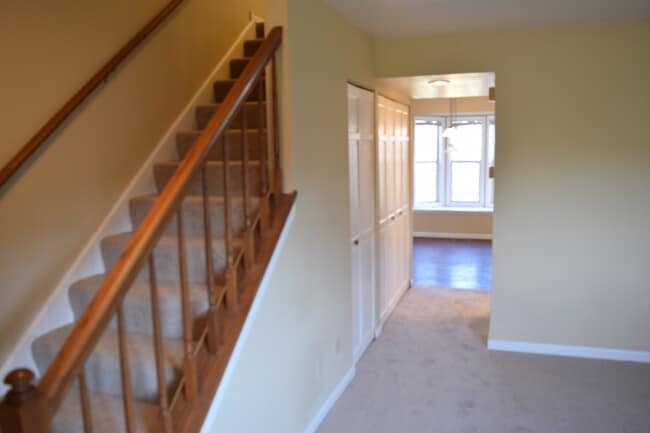Building Photo - 1256 Robin Dr