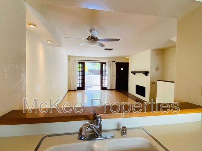 Building Photo - 8668 Villa La Jolla Dr