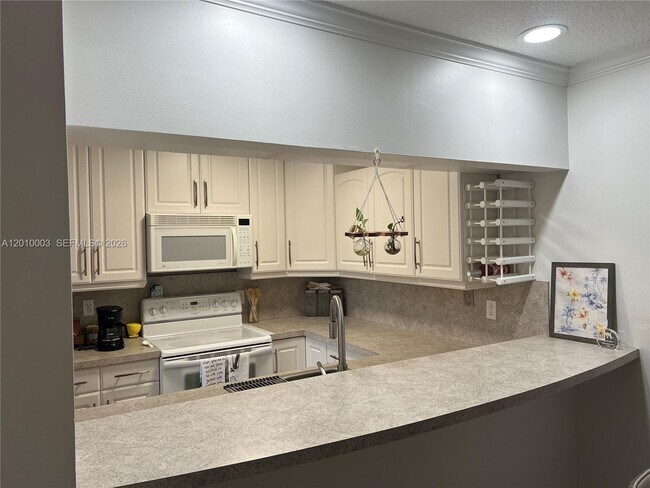 Building Photo - 3357 Cocoplum Cir