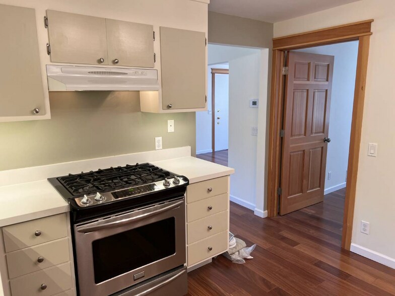 Building Photo - 2534 McGee Ave