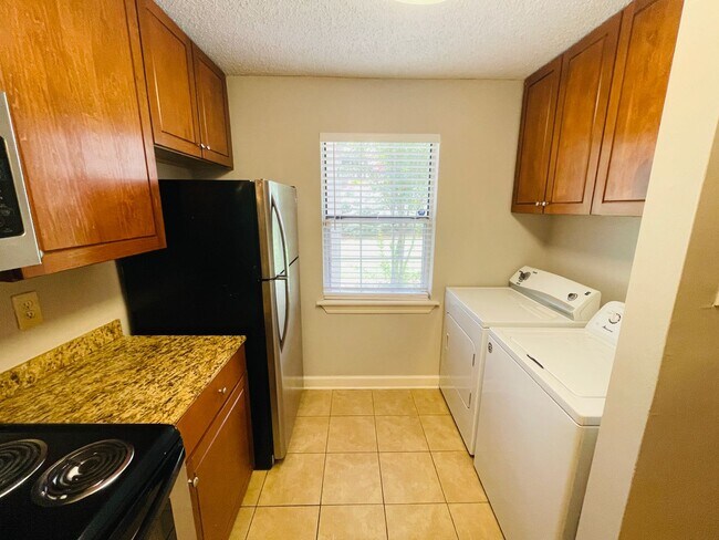 Building Photo - 2BR/2BA FOR RENT