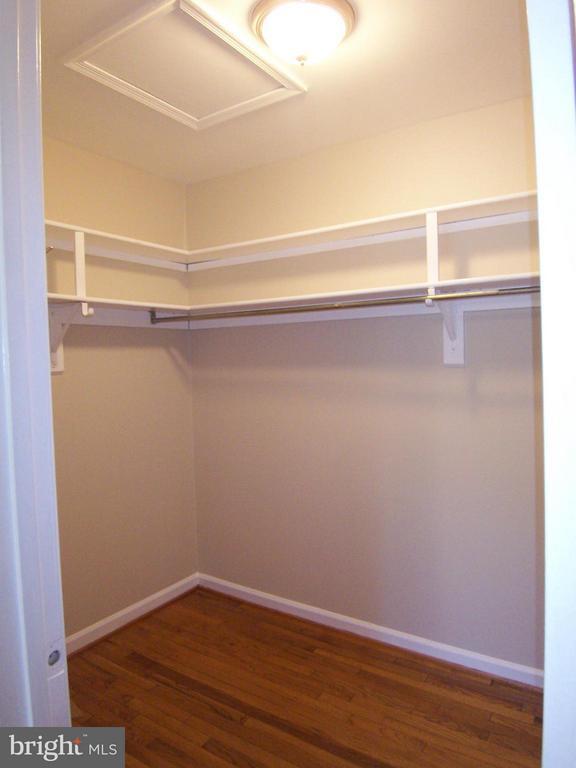 Building Photo - 8502 Lakinhurst Ln