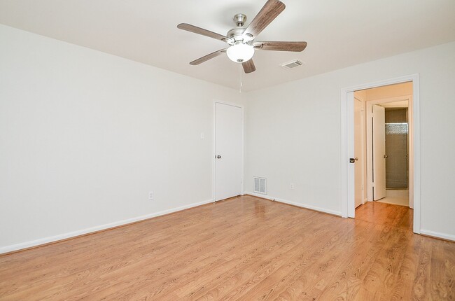 Building Photo - 7719 Lacy Hill Dr