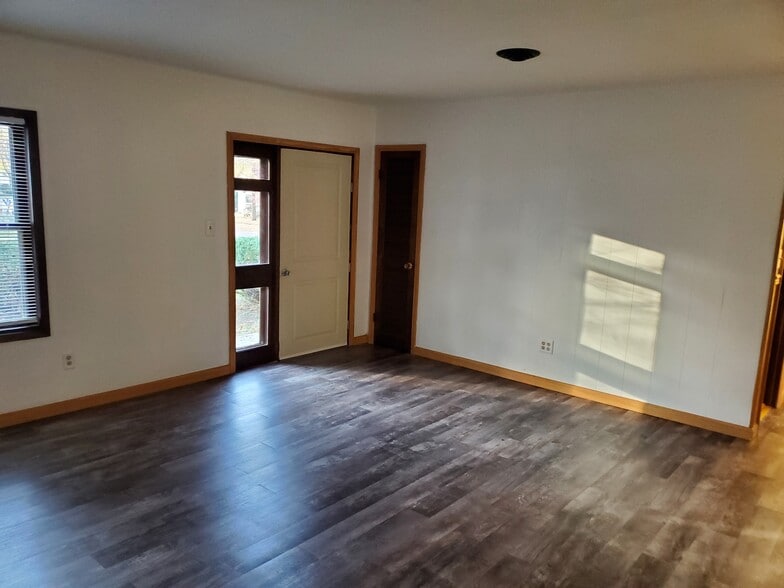 Building Photo - 226 N Nicollet St