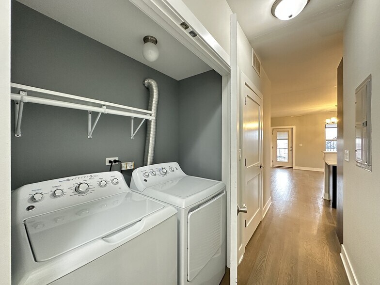 Building Photo - 1921 W 21st St