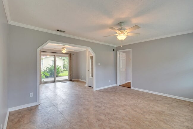 Building Photo - 319 Tanglewood Rd