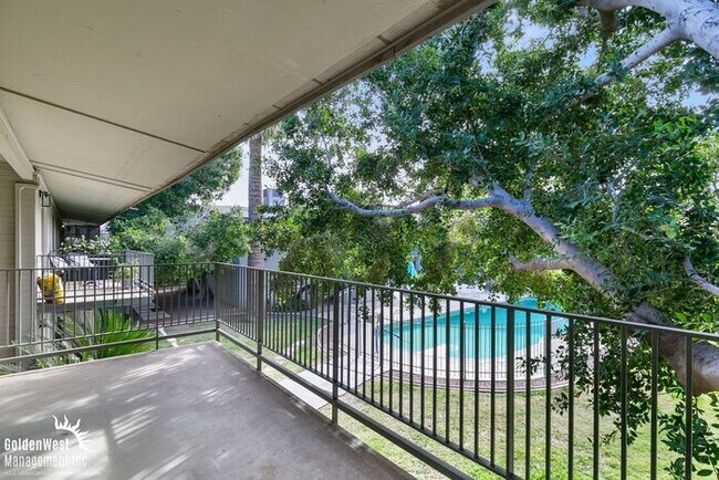 Building Photo - Modern 2Bdm 2Ba Condo in Phoenix Midtown with Pool Views