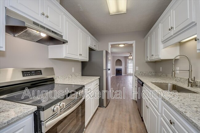 Building Photo - 109 Kelly Dr