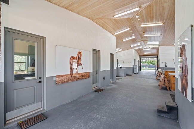 Building Photo - 13155 Southfields Rd