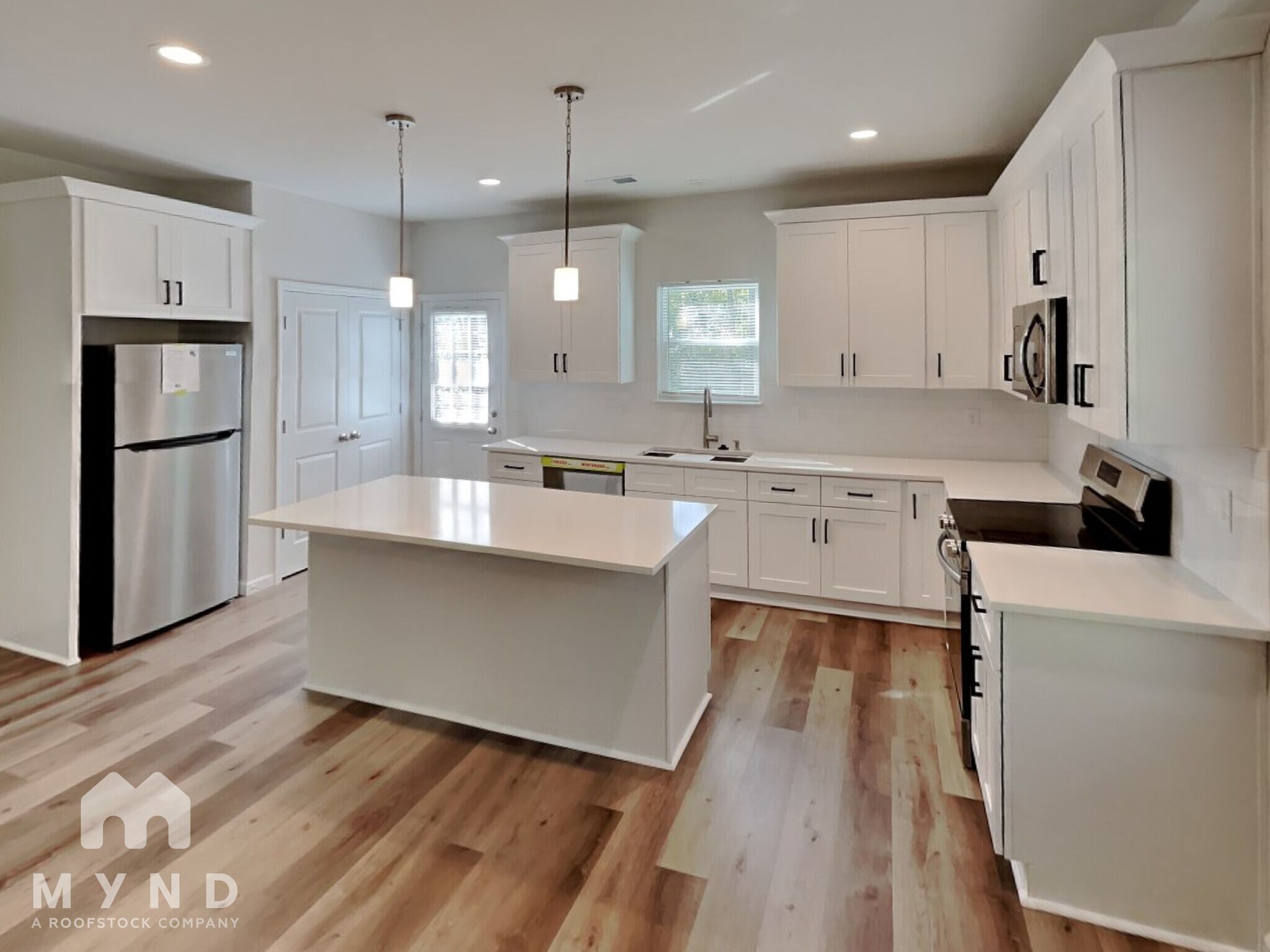 Building Photo - 218 E Boston Ave