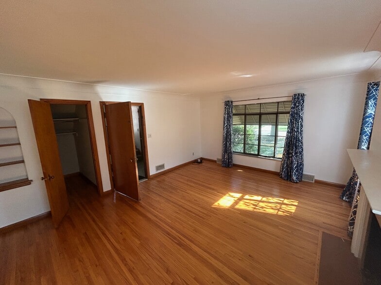 Living room View 1 - 2677 Powhattan Pky