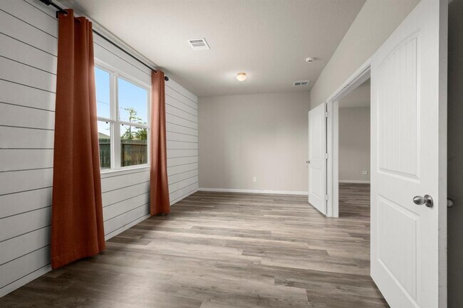 Building Photo - 22127 Regal Heights Dr