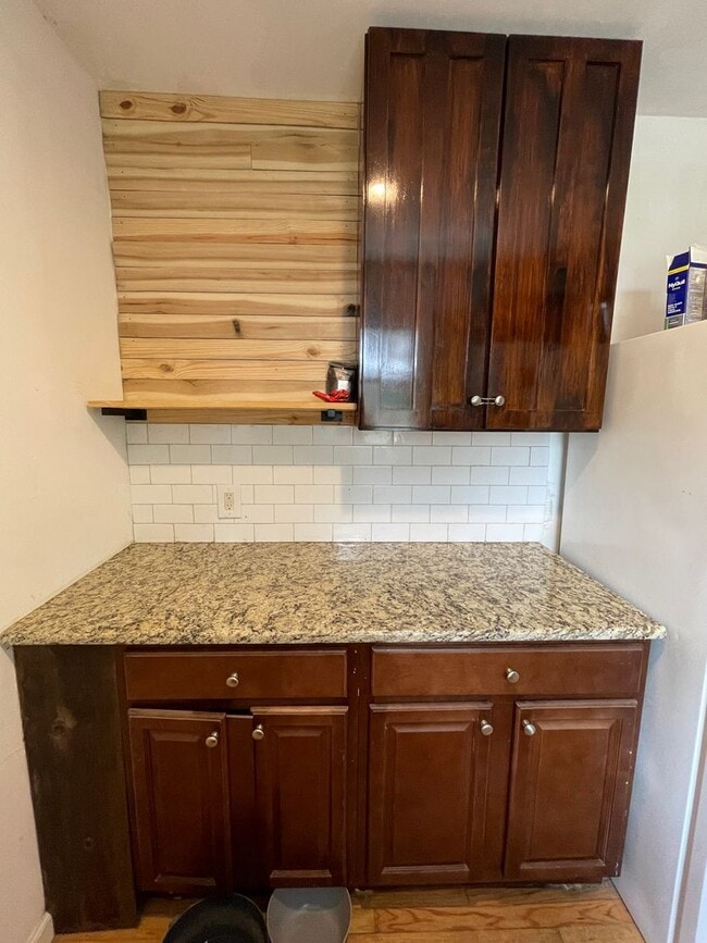 Building Photo - Big and Beautiful House with attached 1br ...
